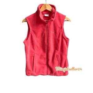 Columbia Woman’s Vest Size Medium EUC Coral Salmon